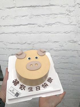 简约可爱半翻糖小猪榛果奶油蛋糕