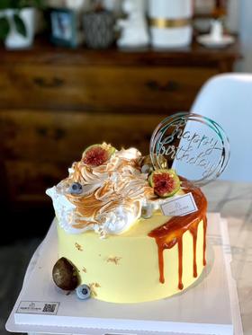 蛋白糖奶油蛋糕