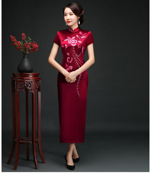 LY-00812妈妈装婚宴服长款端庄大气修身显瘦厚缎刺绣旗袍 商品图0