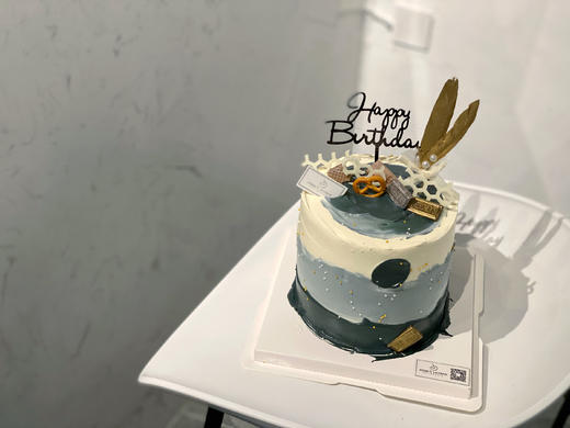 六寸加高羽毛高级灰生日蛋糕 商品图1