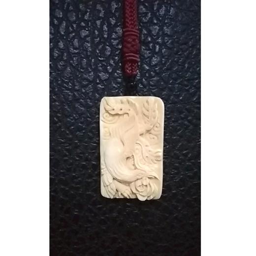 猛犸牙牌子 浮雕凤穿牡丹 手工雕 工艺精湛 商品图0