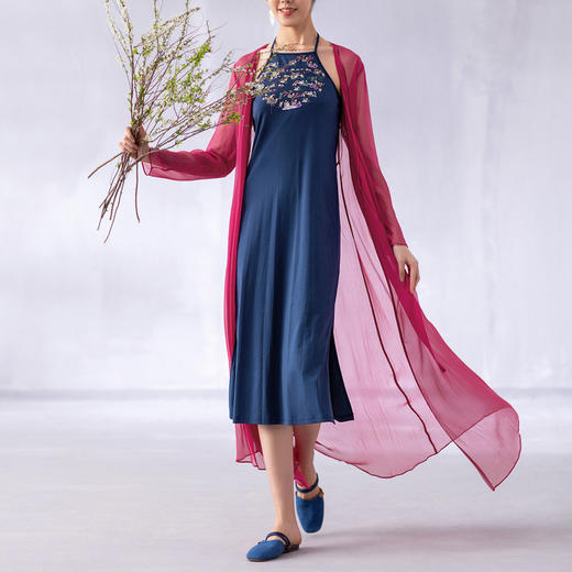 【林栖设计小店】夏季新品绣花肚兜改良款中长款真丝连衣裙子女两件套 商品图2