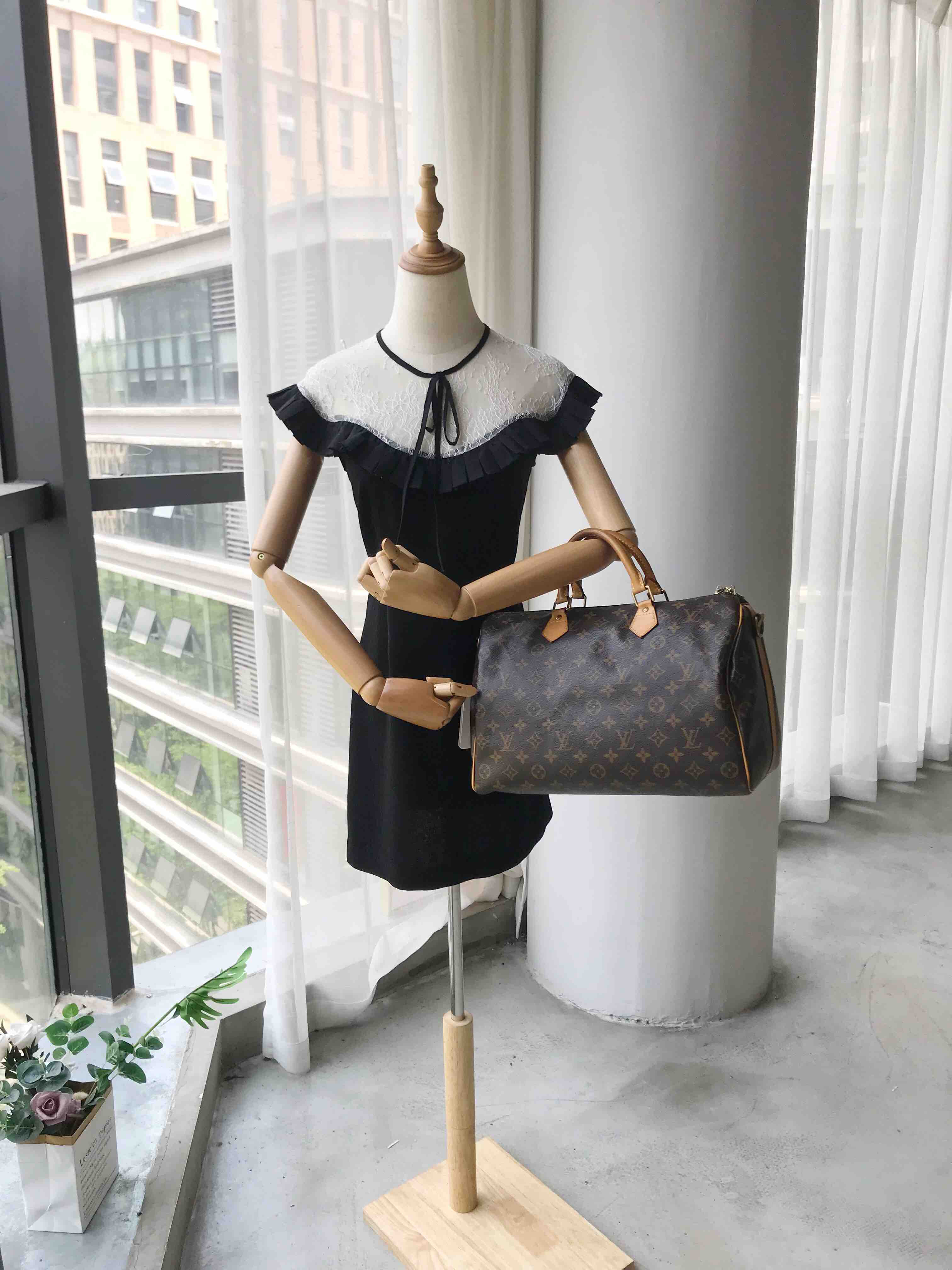 lv speedy35 有肩带公价12500