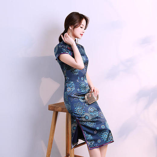 SZZH-18新款时尚潮流真丝立领旗袍 商品图3