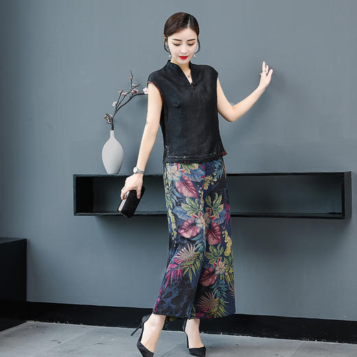 WZNH-YIZX7272纯色无袖上衣新款碎花阔脚裤两件套装 商品图1