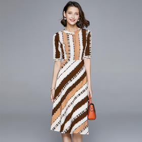 BHS-020104086新款女新款品质款中长款五分袖圆领撞色波点A字裙