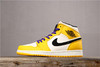 乔丹/Air Jordan AJ1 aj1 乔丹1代 乔1 乔丹1代中帮系列 Air Jordan 1 Mid "Lakers" 货号：852542-700 乔1 aj1 中帮白黄湖人 中帮湖人 商品缩略图5