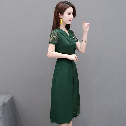 YWE-B20A10女人味中长款减龄风蕾丝拼接连衣裙 商品图1