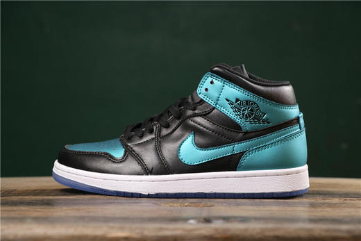 乔丹/Air Jordan AJ1 aj1 乔1 Air Jordan   灰黄荧光标 变色龙黑绿松石  白蓝红小闪电 乔1中帮白绿 南海岸青 中帮灰黄荧光标 商品图3