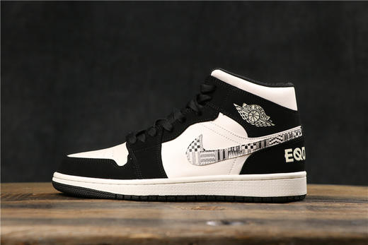 乔丹/Air Jordan  AJ1 aj1 乔丹1代 乔1 乔丹1代中帮系列 Air Jordan 1 MID 冠军 货号：852542-061 乔1中帮涂鸦黑红  黑人月 商品图5