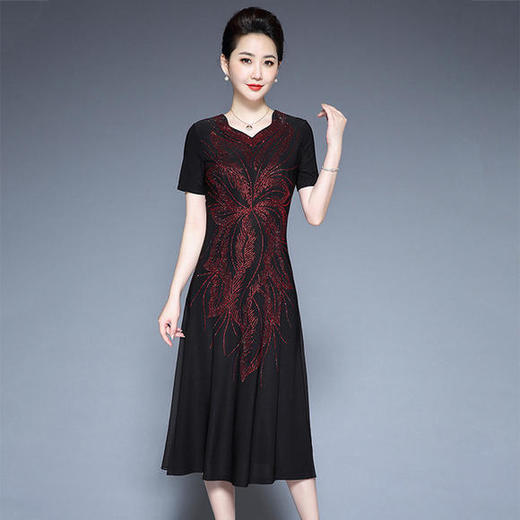 YZL-231夏季新款简约大气烫钻连衣裙 商品图0