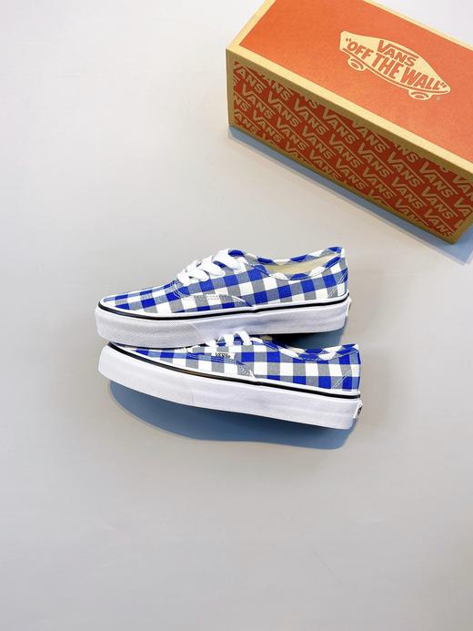 小红书爆款 Vans Gingham Authentic 范斯 经典校园蓝色棋盘格子滑板鞋 原厂硫化大底 采用高级纹路面料 炒鸡百搭 夏天必入 尺码：35--44 商品图0