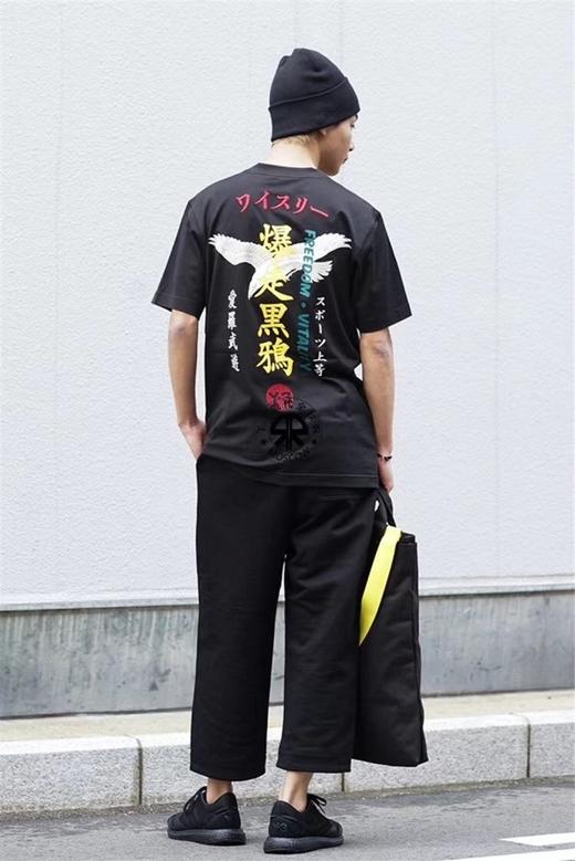 点此购买 阿迪Y-3男女款黑鸦刺绣印花短袖t恤 云146898 商品图3