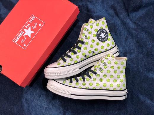 Converse Chuck 70 HAPPY CAMPER 匡威 满印笑脸 作为 Converse 阵营中的明星鞋款，Chuck 70 的火爆人气早已毋庸置疑。 商品图0