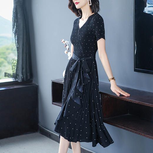 FCY-YM8217新款时尚洋气连衣裙V领气质修身大摆连衣裙 商品图1