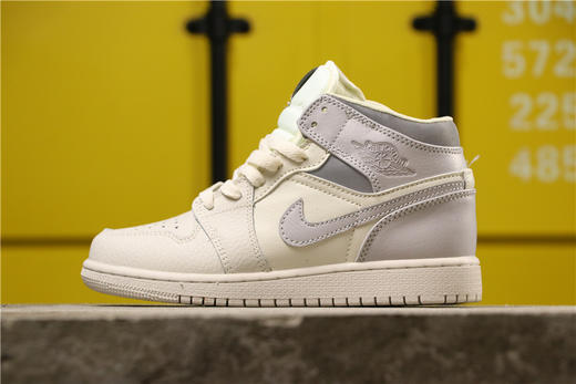 乔丹/Air Jordan AJ1 aj1 乔丹1代 乔1 乔丹1代中帮系列 Air Jordan 1 MID 货号：554725-053 乔1中帮新雾灰灰白银 商品图4