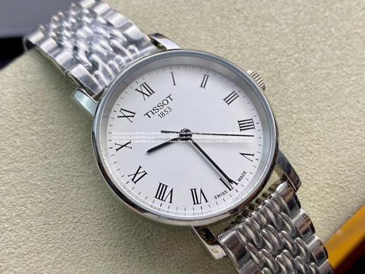 渠道货，原单正品
 Original Tissot,天梭款魅时T109系列，超薄简单大方，非常有英伦的帅气。蓝宝石玻璃，原装瑞士ETA机芯，男～38女～28mm表径，配全套包装。💕💕💕 商品图2