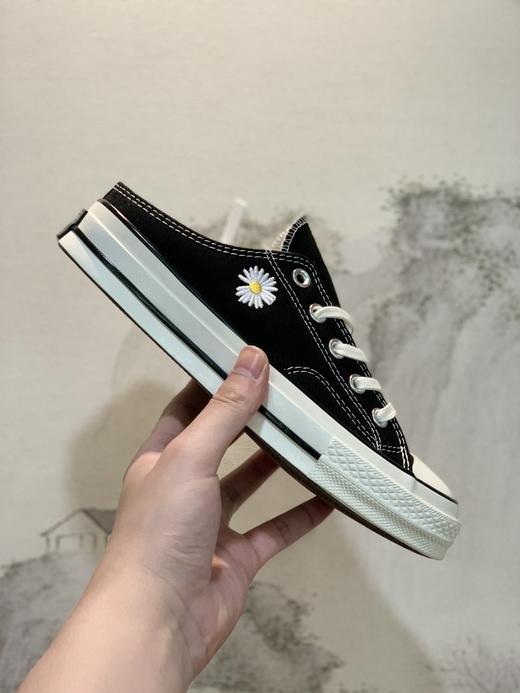 男女鞋硫化工艺#聚氨酯硅蓝PU中底❗权志龙品牌🌼 Converse Chuck Taylor 1970一脚蹬系列复古三星标低帮休闲运动半拖露跟板鞋“黑白雏菊刺绣”167948C 商品图0