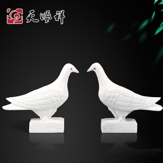 精雕汉白玉红玛瑙鸽子 商品图0