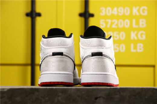 乔丹/Air Jordan AJ1丹1代 乔丹1代中帮系列CLOT x Air Jordan 1 Mid “Fearless”货号：CU2804-100 乔1中帮白丝绸 商品图3