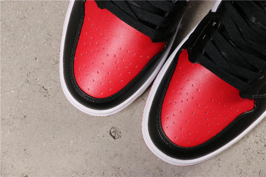 乔丹/Air JordanAJ1 aj1 乔丹1代 乔1 乔丹1代中帮系列 Air Jordan 1 Mid 货号：852542-610 乔1中帮黑红 商品图1