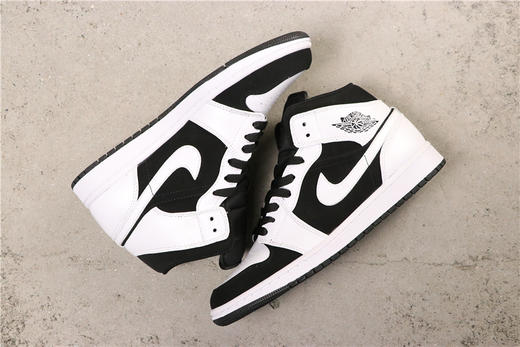 乔丹/Air Jordan AJ1 aj1 乔丹1代 乔1 乔丹1代中帮系列Air Jordan 1 Mid 货号：554724-113 乔1中帮黑白熊猫 36-46 商品图0
