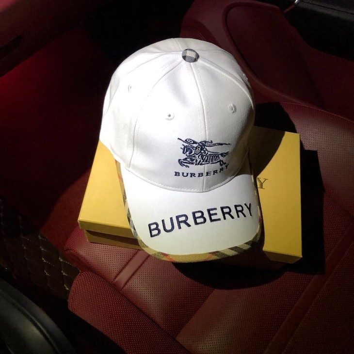 元 包装 15一套(盒子 发票)burberry巴宝莉经典战马刺绣款棒球帽!