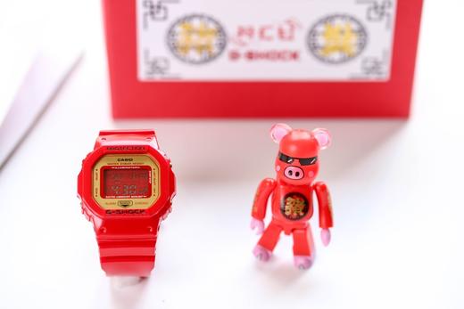 猪年限量版卡西欧 数量有限 先到先得 卡西欧新款g-shock 2019新年限量款猪年限定礼盒版DW-5600CX 新款 男女皆可以佩戴 商品图4