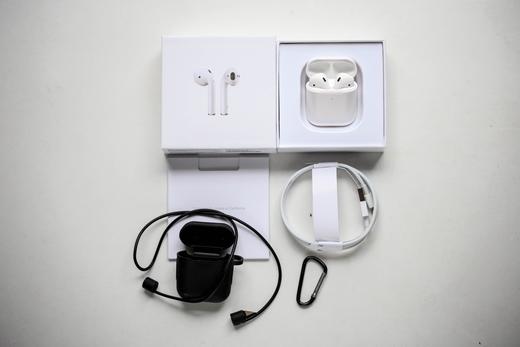 Apple AirPods2代无线蓝牙耳机！ 赠送无线充电座  带弹窗连接 ！入耳检测，AirPods 2配备无线充电盒，并同时具备充电速度更快的超级无线充电功能。 商品图6
