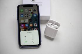 Apple AirPods2代无线蓝牙耳机！ 赠送无线充电座  带弹窗连接 ！入耳检测，AirPods 2配备无线充电盒，并同时具备充电速度更快的超级无线充电功能。