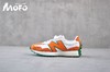 全新 New Balance 327 系列，以更纯粹的复古风格设计打造的全新造型。侧身还以解构设计，将 N 字标志以做旧压花样式呈现，样式别具新意。而麂皮、冲孔皮革的塑造，则呈现出高级怀旧气质 商品缩略图2