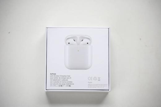 Apple AirPods2代无线蓝牙耳机！ 赠送无线充电座  带弹窗连接 ！入耳检测，AirPods 2配备无线充电盒，并同时具备充电速度更快的超级无线充电功能。 商品图1