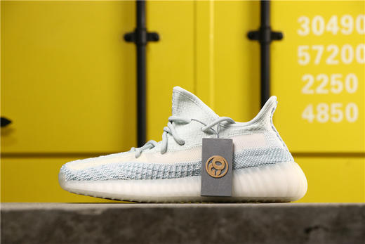 Adidas 阿迪椰子350v2  冰蓝天使 型号：FW3043 尺码：36 36.5 37 38 38.5 39 40 40.5 41 42 42.5 43 44 44.5 45 46 商品图0