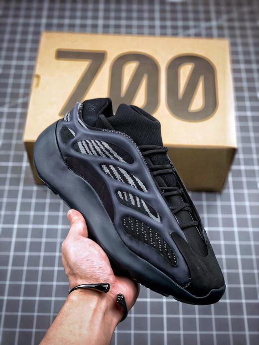 椰子700 v3 异形 侃爷“黑炭灰异性夜光初代” 货号：H67799 商品图0