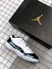 AJ11 low 变色龙Jordan 11首次使用了灵感来源于割草机外壳的漆皮作为鞋面材料，创新的尼龙网面及鞋舌的样式的灵感来源于丹佛国际机场的外观，鞋身采取了网状纤维材料，使得整双鞋重量极大减轻 商品缩略图2