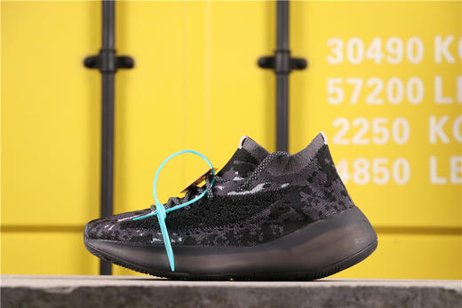 Adidas  阿迪椰子380V3 黑 黑灰 外星人 货号：FB6879尺码： 36 36.5 37 38 38.5 39 40 40.5 41 42 42.5 43 44 44.5 45 商品图1