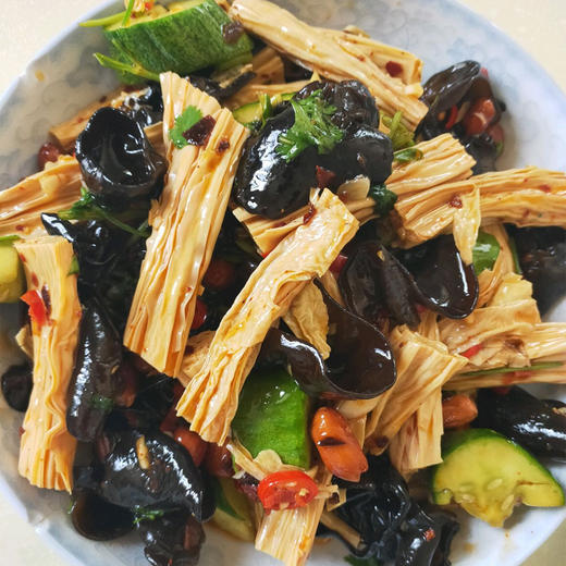凉菜组合(黑木耳100g+黄瓜约700g+黑豆腐竹220g送小尖椒） 商品图0