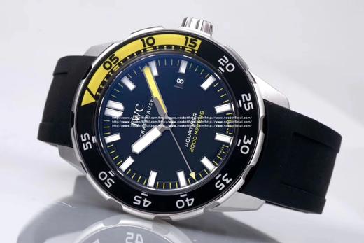 万国iwc海洋时计 IW356802 44MM “小50寻“超强夜光腕表1: 所有的指针形状，以及指针夜光颜色，几乎是做到了一致2: 表盘为黑色磨砂工艺，表盘字体印刷以及立体感一致。3: 日历字体完 商品图6