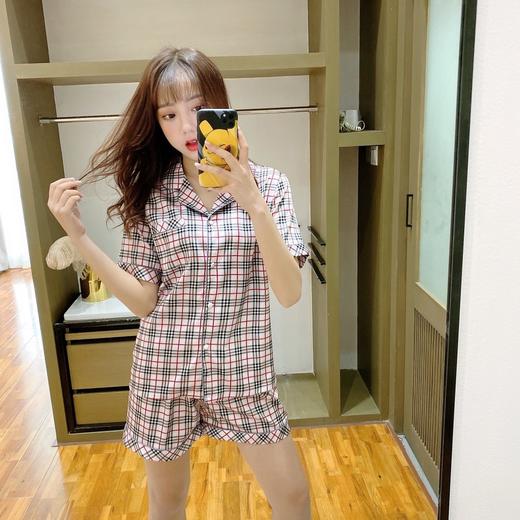 点此购买 巴宝莉女款短袖短裤家居睡衣套装 艾148067 商品图1