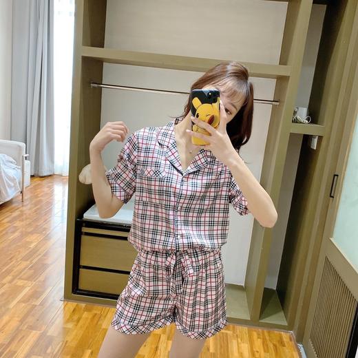 点此购买 巴宝莉女款短袖短裤家居睡衣套装 艾148067 商品图2