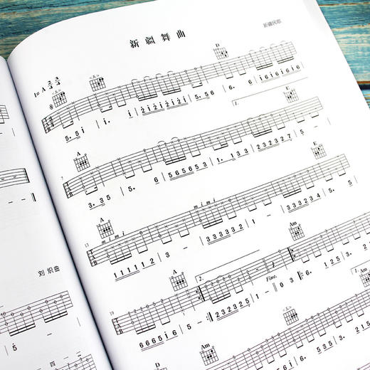 中外吉他指弹曲80首 指弹吉他独奏曲集 吉他谱书籍2019流行歌曲大全 初学者入门民谣吉他谱 指弹吉他考级教程 吉它教材 琴曲谱乐谱 商品图5