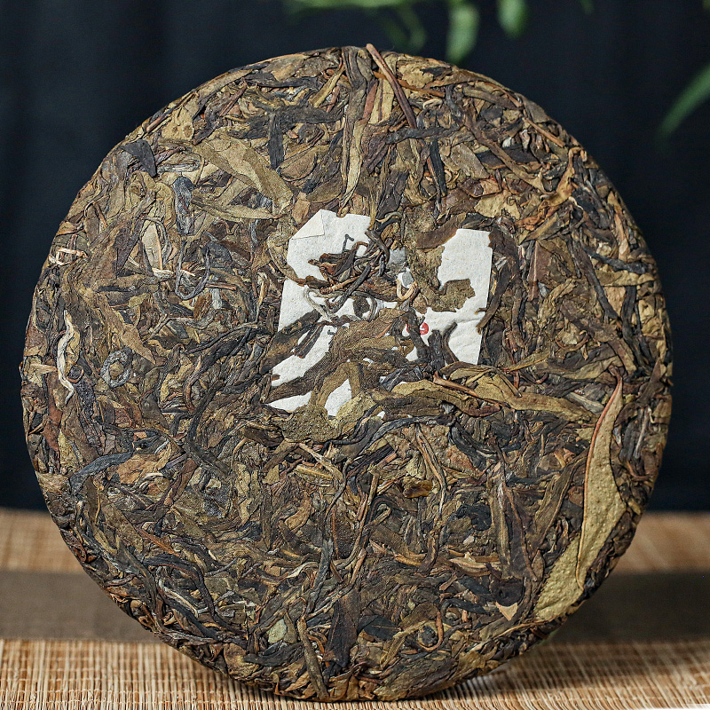 2018年曼松黄金叶贡茶云南易武普洱生茶357g高品质普洱茶饼茶叶