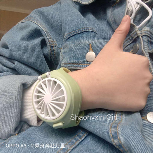 抖音同款小风扇随身便携迷你手持u可充电静音手环风扇女 商品图1