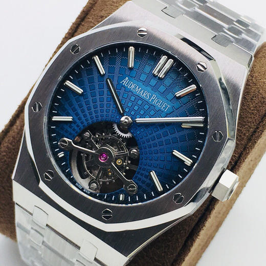 AP爱彼.R8皇家橡树陀飞轮腕表
型号：26522OR.OO.120OR.01千变万化的图案，对比与色彩，探索全新途径，心灵与眼眸共同领略的高级制表传奇。 商品图3