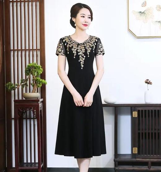 CM-92449阔太太高贵中长款纯色连衣裙 商品图0
