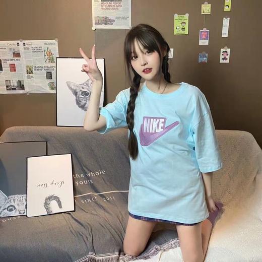 点此购买 耐克男女马卡龙蓝色短袖t恤 曾148982 商品图2