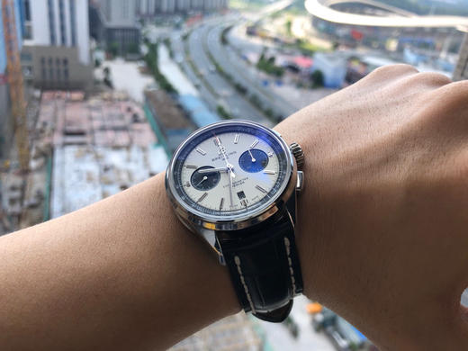 百年灵璞雅B01计时腕表Premier B01 Chronograph （吴彦祖同款）
材质： 316L精钢
直径： 42毫米
厚度： 13.65毫米 商品图7