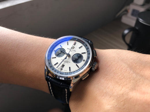 百年灵璞雅B01计时腕表Premier B01 Chronograph （吴彦祖同款）
材质： 316L精钢
直径： 42毫米
厚度： 13.65毫米 商品图6