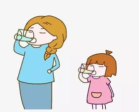  如何教会宝宝使用吸管杯？妈妈们这些细节千万别忽视！ 