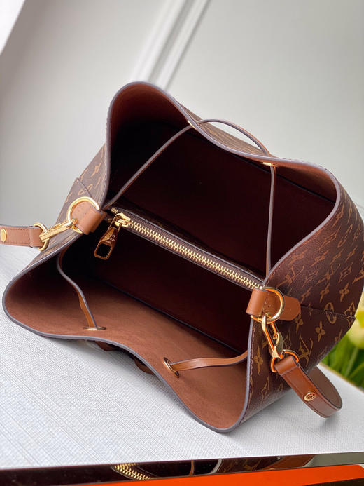 夏日特价💰800 LV原单新色M44887 🌱Gaston-Louis Vuitton 于 1932 年专为承运香槟酒设计的酒袋邂逅当代潮流 商品图4